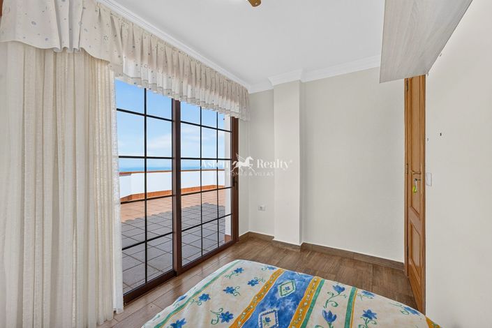 Image No.8-4 Bed House for sale