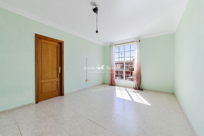 Image No.12-3 Bed Flat for sale