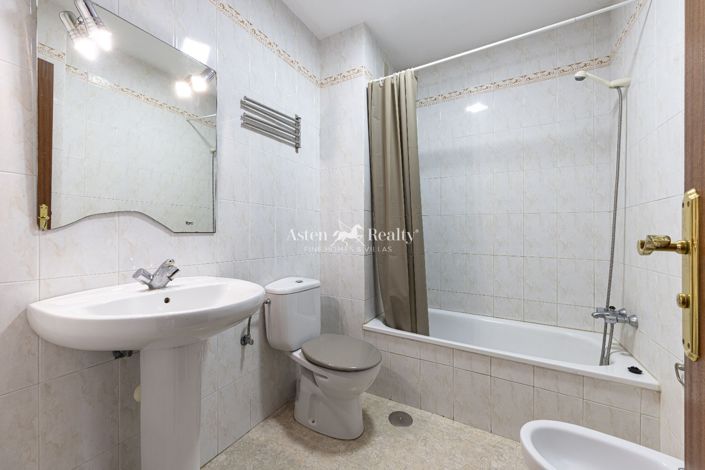 Image No.19-3 Bed Flat for sale