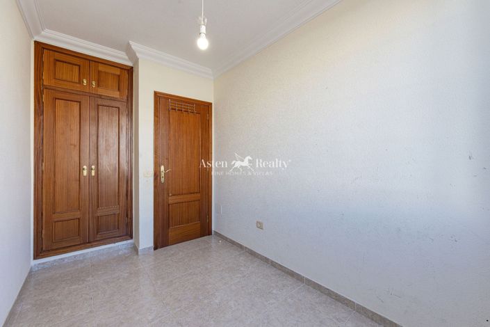 Image No.21-3 Bed Flat for sale