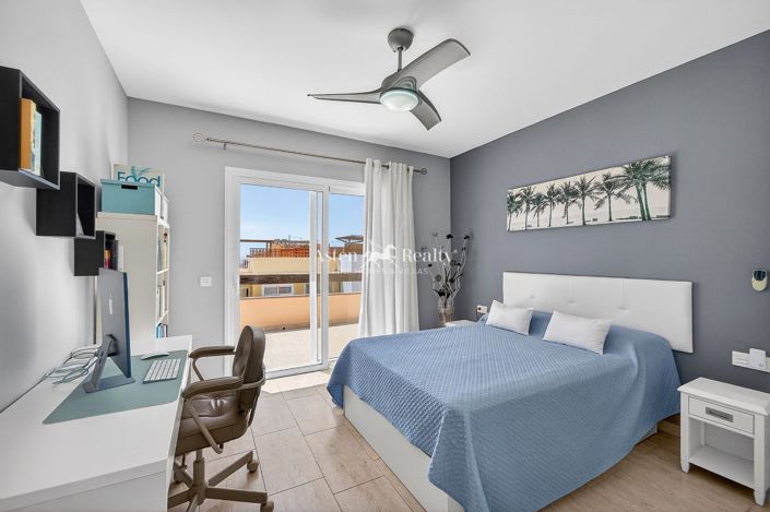 Image No.21-3 Bed House for sale