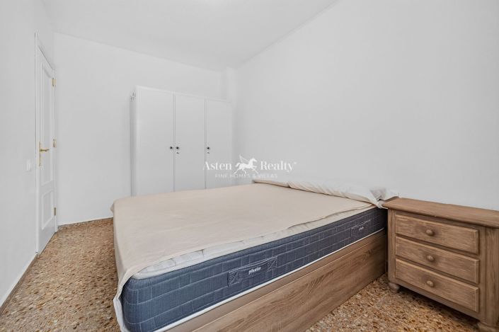Image No.14-3 Bed Flat for sale