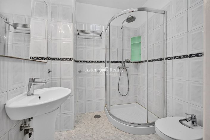 Image No.15-3 Bed Flat for sale