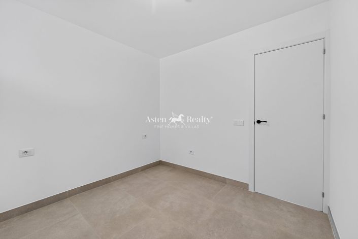 Image No.10-2 Bed Flat for sale