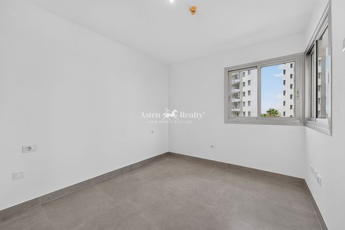 Image No.12-2 Bed Flat for sale
