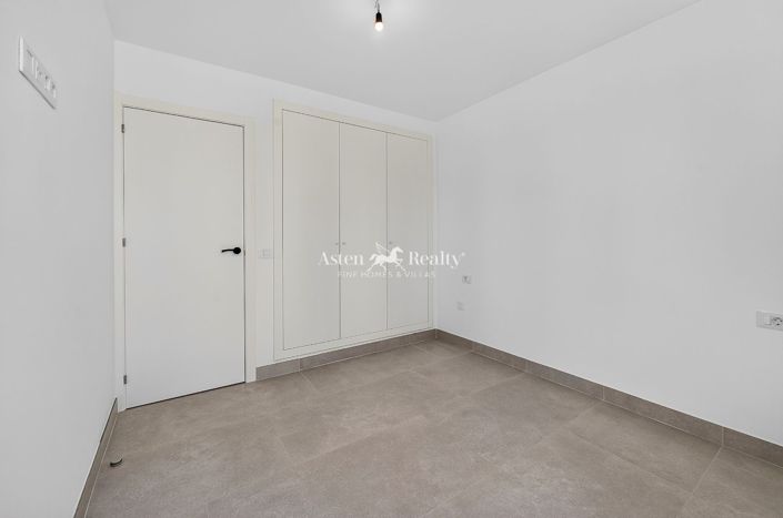 Image No.15-2 Bed Flat for sale
