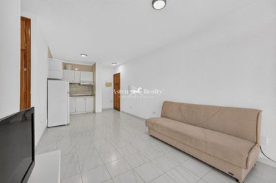 27607989