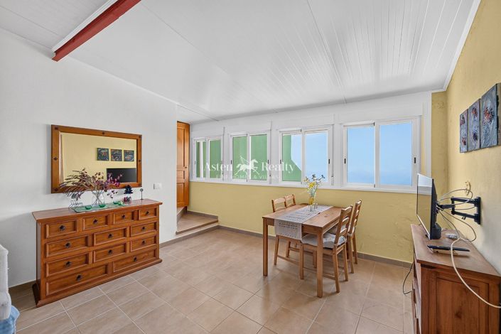 Image No.10-5 Bed House for sale