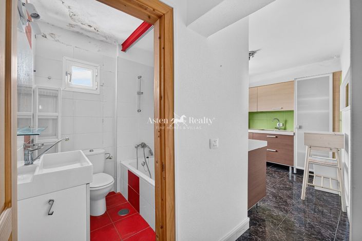 Image No.16-5 Bed House for sale