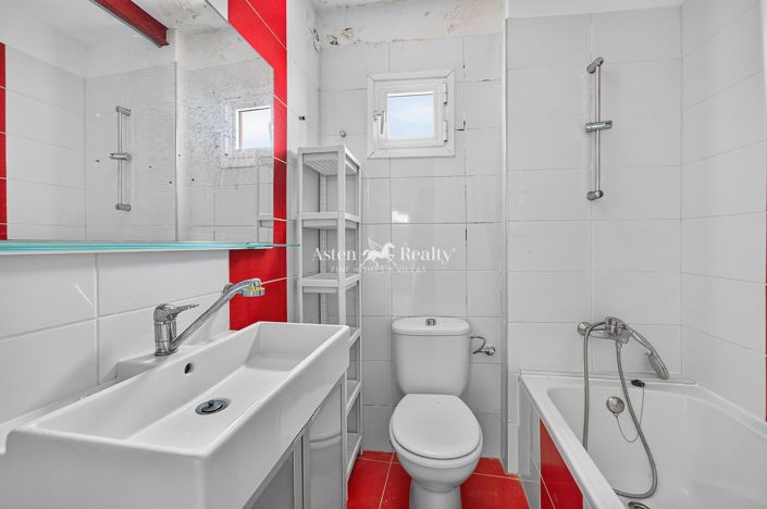 Image No.17-5 Bed House for sale