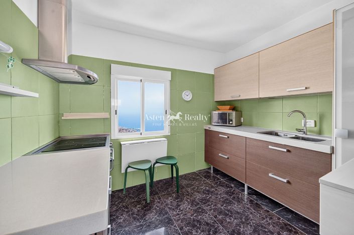 Image No.18-5 Bed House for sale
