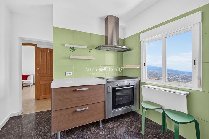 Image No.19-5 Bed House for sale