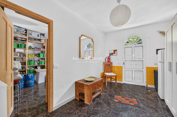 Image No.20-5 Bed House for sale