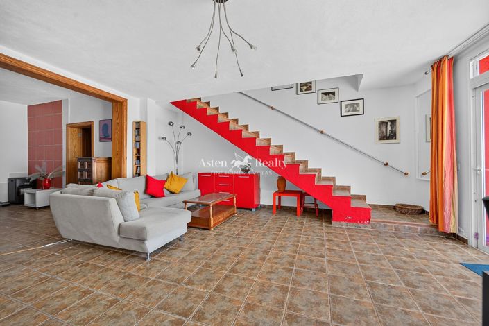 Image No.28-5 Bed House for sale