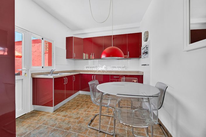 Image No.30-5 Bed House for sale