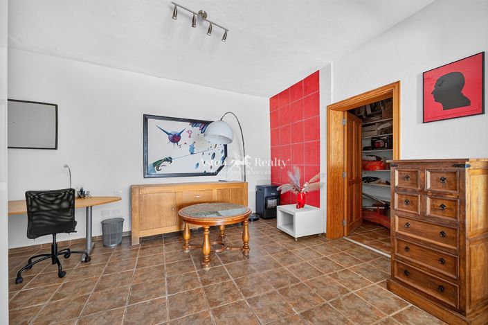 Image No.32-5 Bed House for sale