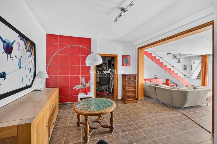 Image No.35-5 Bed House for sale