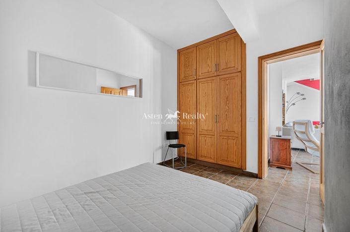Image No.37-5 Bed House for sale