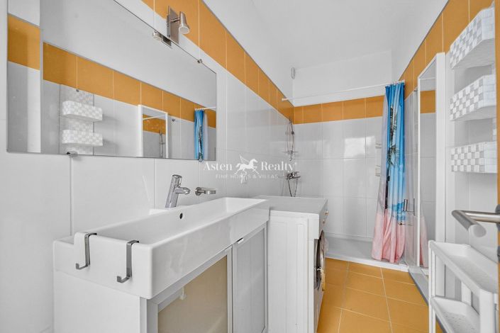 Image No.38-5 Bed House for sale