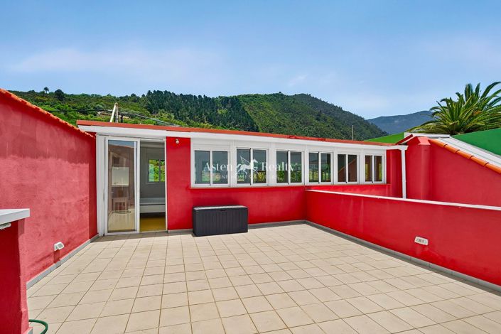 Image No.5-5 Bed House for sale