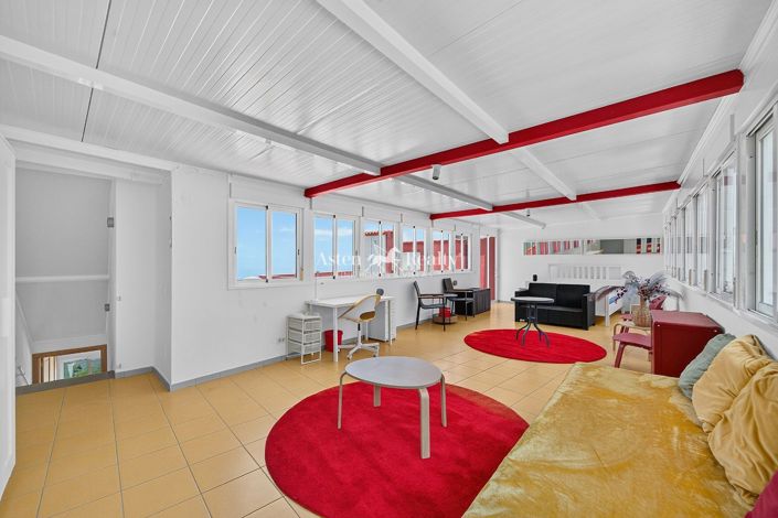 Image No.8-5 Bed House for sale