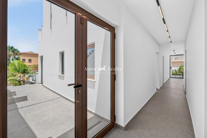 Image No.19-5 Bed Villa for sale