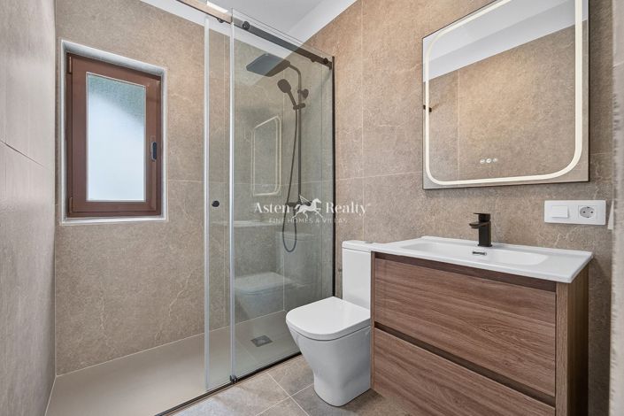 Image No.28-5 Bed Villa for sale