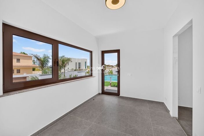 Image No.30-5 Bed Villa for sale