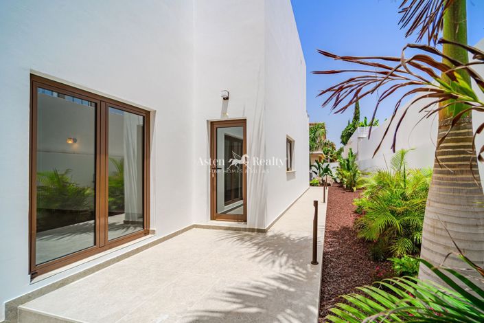 Image No.33-5 Bed Villa for sale