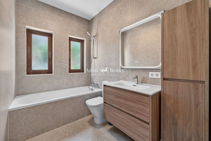 Image No.36-5 Bed Villa for sale