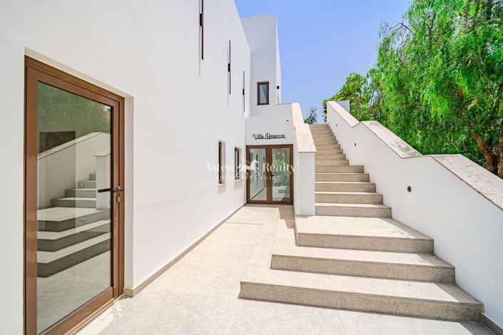 Image No.5-5 Bed Villa for sale
