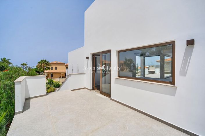 Image No.6-5 Bed Villa for sale