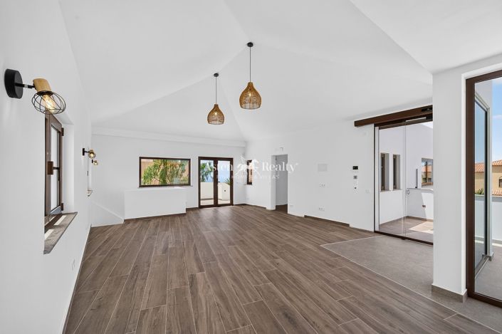 Image No.8-5 Bed Villa for sale