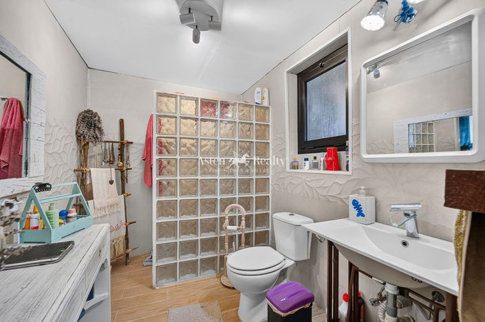 Image No.10-2 Bed House for sale