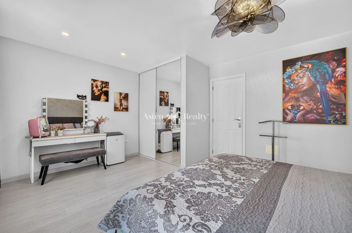 Image No.15-3 Bed House for sale