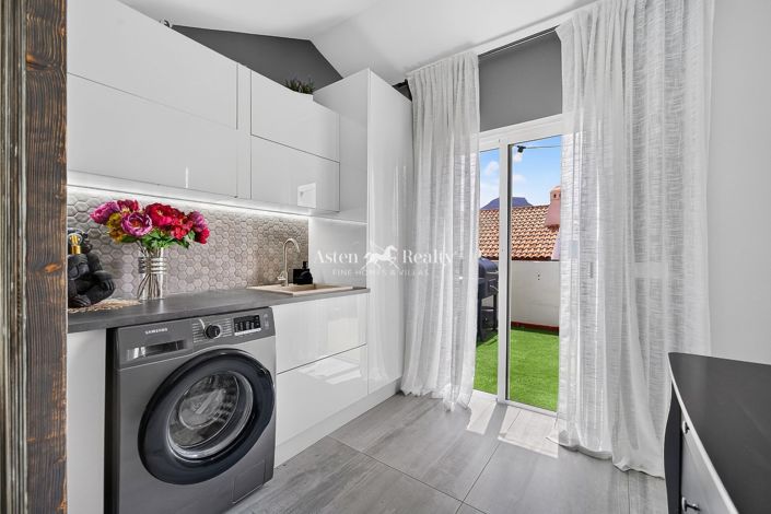 Image No.20-3 Bed House for sale