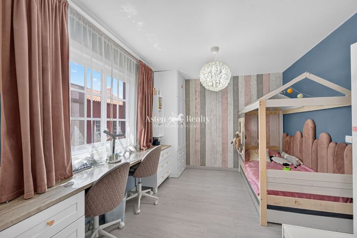 Image No.9-3 Bed House for sale