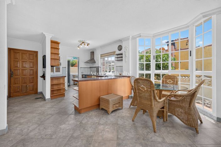 Image No.18-3 Bed House for sale