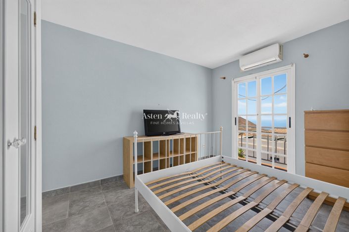 Image No.26-3 Bed House for sale