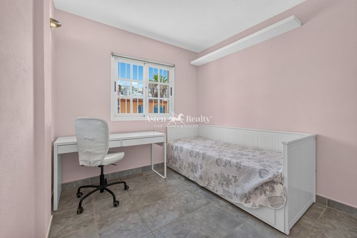 Image No.27-3 Bed House for sale