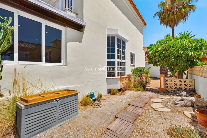 Image No.8-3 Bed House for sale