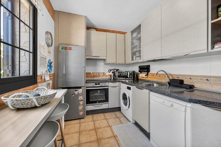 Image No.4-4 Bed House for sale