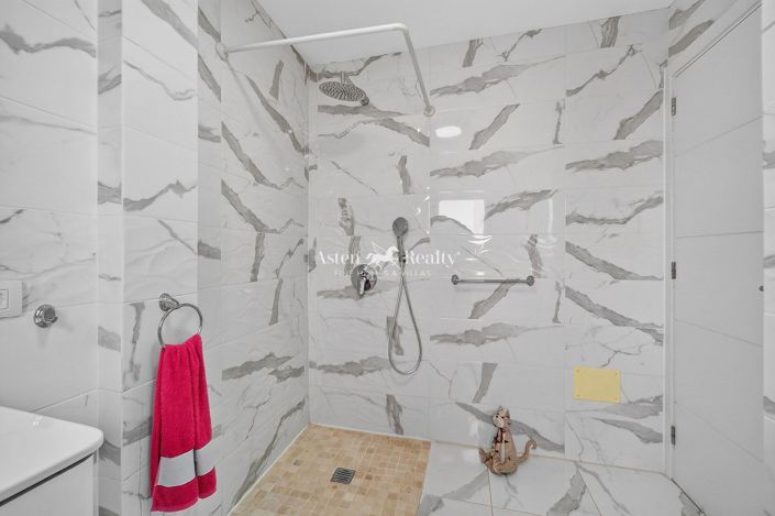 Image No.11-2 Bed House for sale