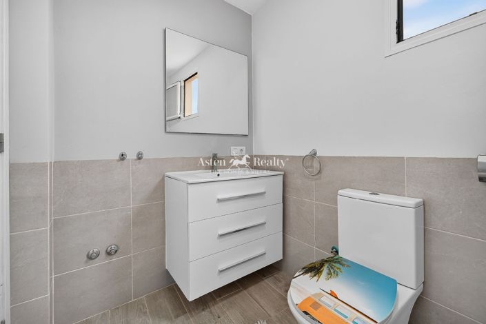 Image No.12-2 Bed House for sale