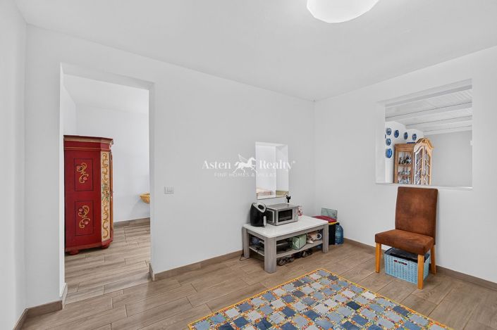 Image No.18-2 Bed House for sale