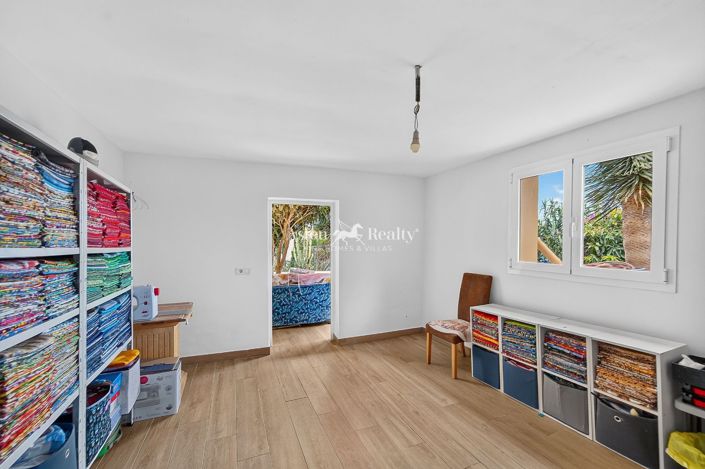 Image No.35-2 Bed House for sale