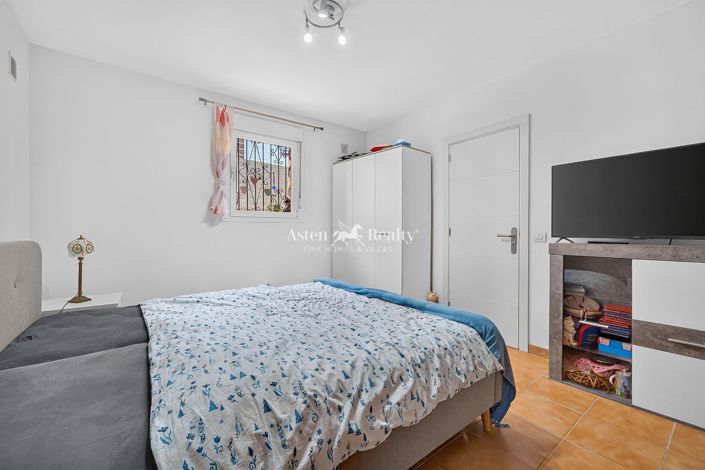 Image No.5-2 Bed House for sale