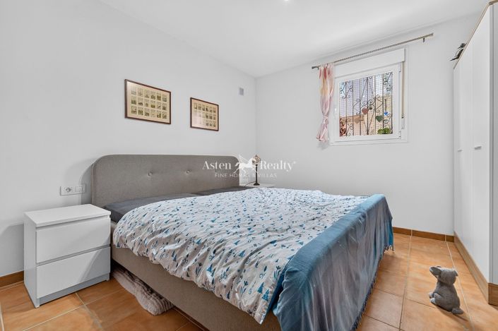 Image No.6-2 Bed House for sale