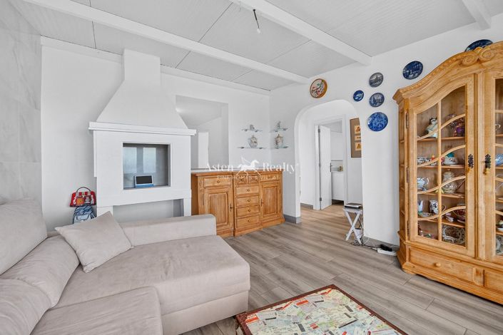 Image No.9-2 Bed House for sale