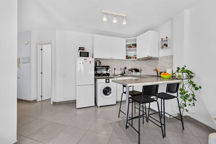 Image No.7-2 Bed Flat for sale